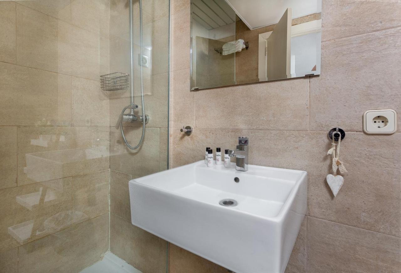 Lodging Apartments Illa Diagonal Barcelona Exterior photo